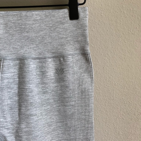 Leggings - Picture 2 of 6